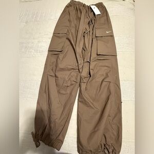 Nike women’s khaki/tan cargo pants
